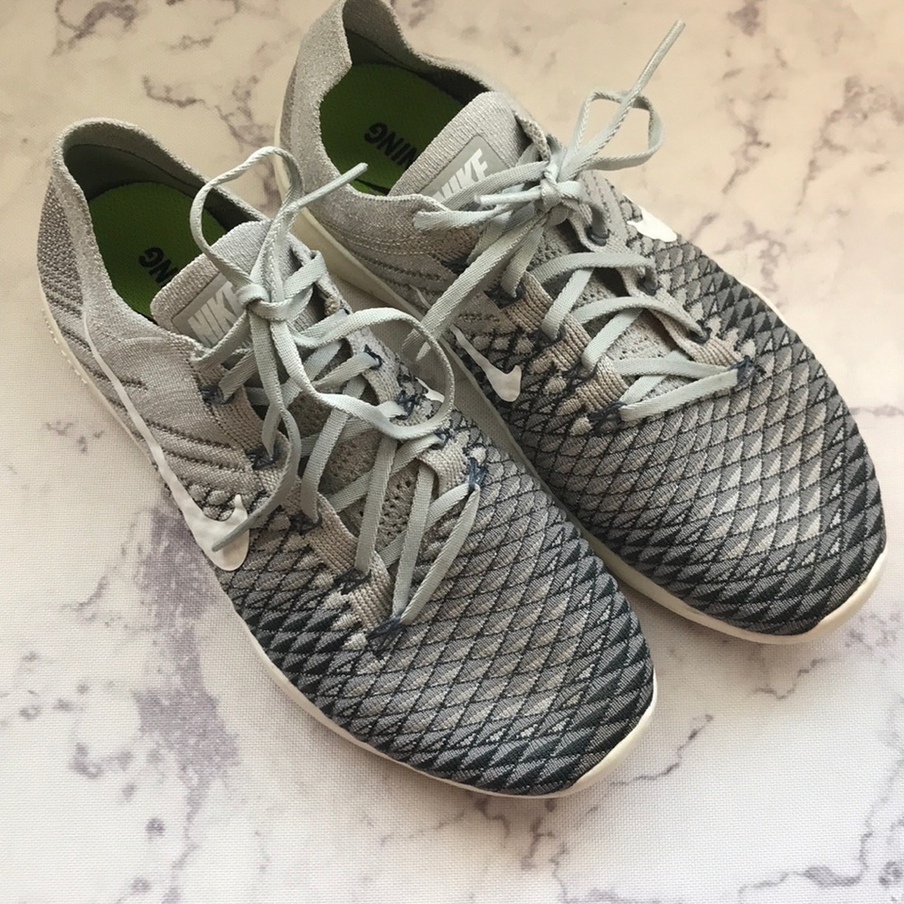 Nike Free Runs - Picture 2 of 3